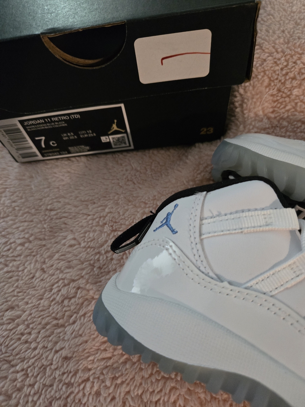Jordan 11 Retro TD 'Columbia / Legend Blue' 2024
Favorite